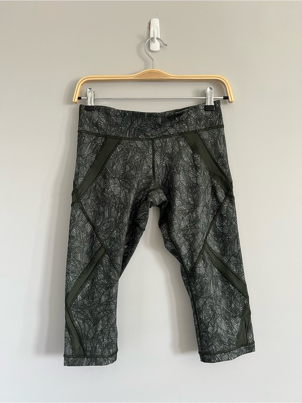 Lululemon Run Inspire Crop II Rare Leaf Print Luxtreme Leggings Size 6 - Picture 5 of 7